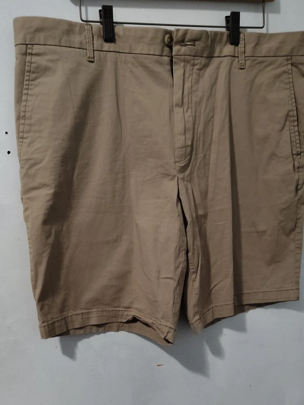 Izod Men's Tan Flat-Front Shorts